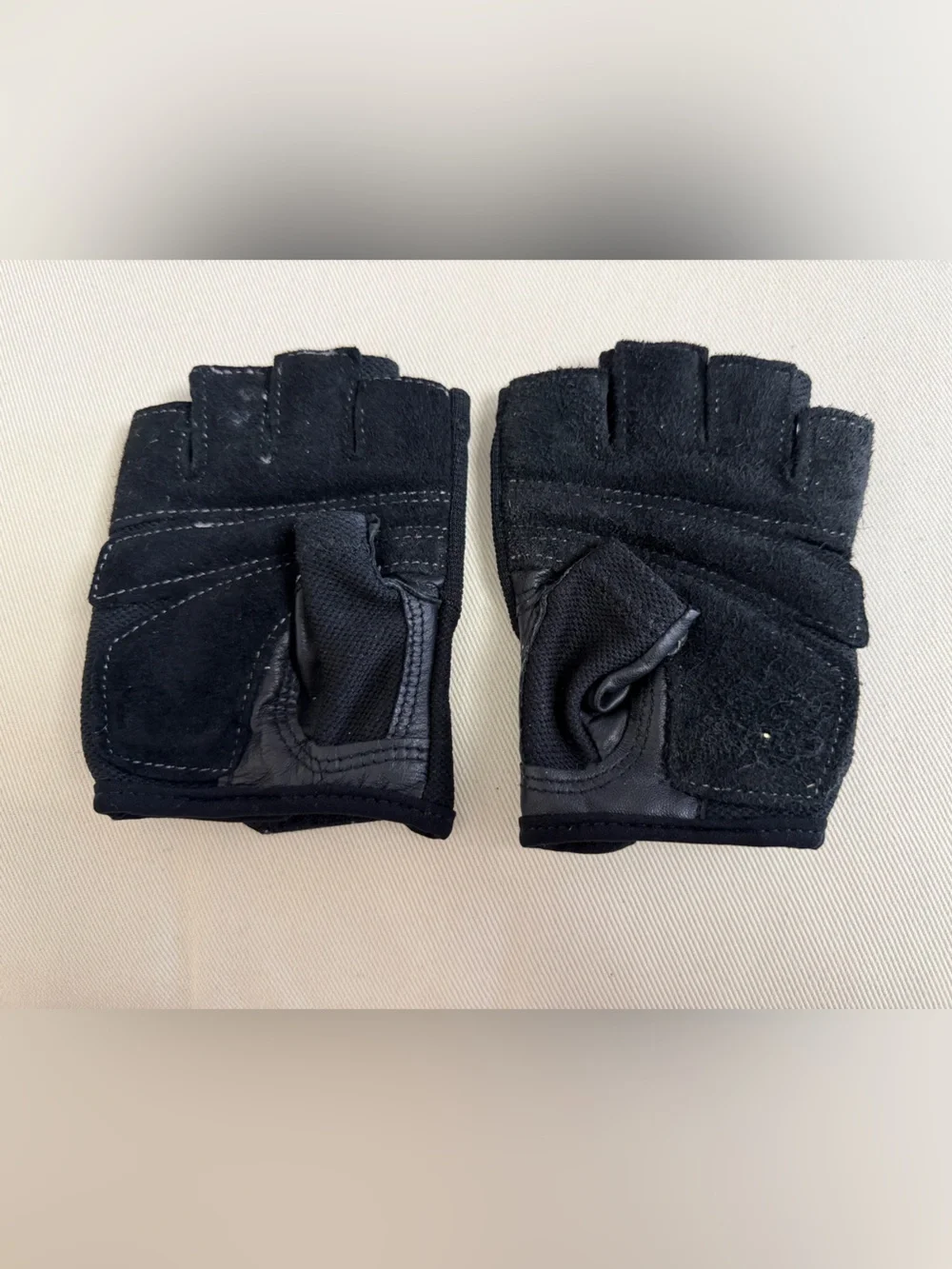 Harbinger Black Fingerless Workout Gloves